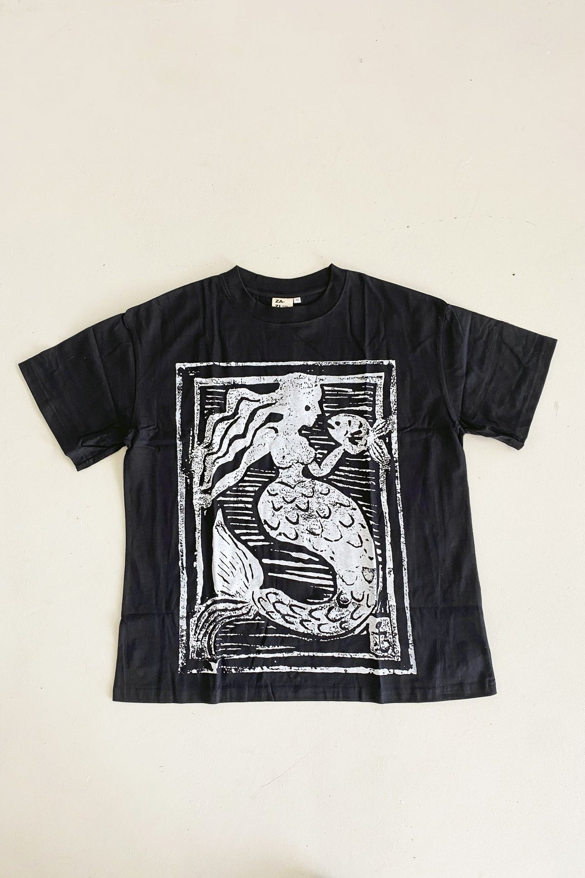 BLACK COTTON TSHIRT WITH WHITE MERMAID PRINT